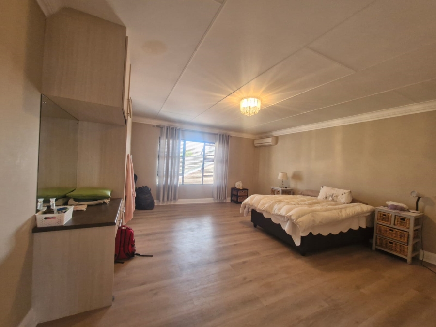 5 Bedroom Property for Sale in Kathu Northern Cape